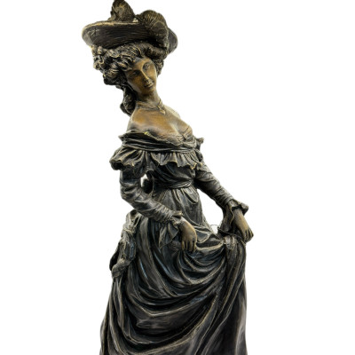 Auguste Moreau (אוגוסט מורו, 1834–1917) פסלון ברונזה עתיק של דמות אישה