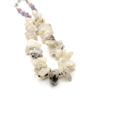 שרשרת מאבנים טבעיות: קוורץ ואמטיסט