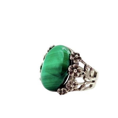 טבעת אספנות עם מלכיט טבעי. כסף 925