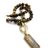 שרשרת מאבן טייגר איי (Tiger Eye) עם אביזרי מתכת בגוון זהב ותליון