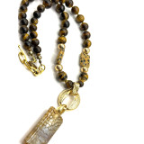 שרשרת מאבן טייגר איי (Tiger Eye) עם אביזרי מתכת בגוון זהב ותליון
