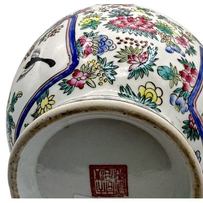 Китайская фарфоровая ваза Famille Rose Canton с маркой Da Qing Qianlong Nian Zhi