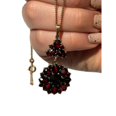 תליון וינטג' משובץ גרנטים בוהמיים (צ'כיים) טבעיים