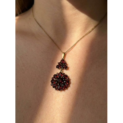 תליון וינטג' משובץ גרנטים בוהמיים (צ'כיים) טבעיים