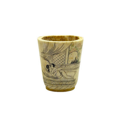 בקבוק טבק (Snuff Bottle / Vial) אספני מגולף מעצם