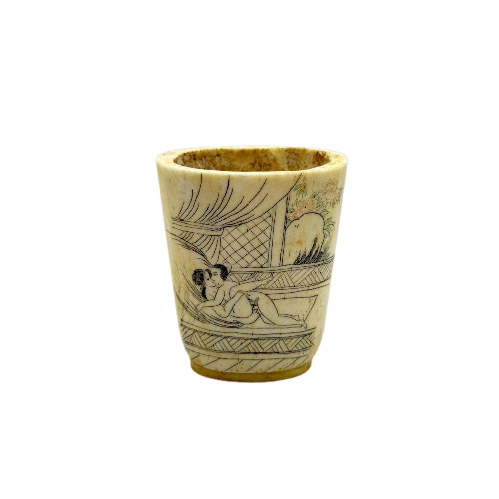 בקבוק טבק (Snuff Bottle / Vial) אספני מגולף מעצם