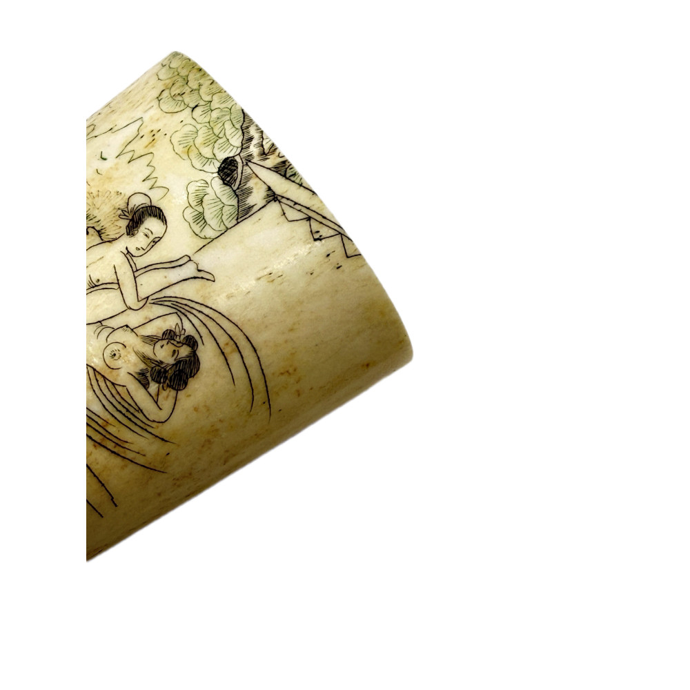 בקבוק טבק (Snuff Bottle / Vial) אספני מגולף מעצם
