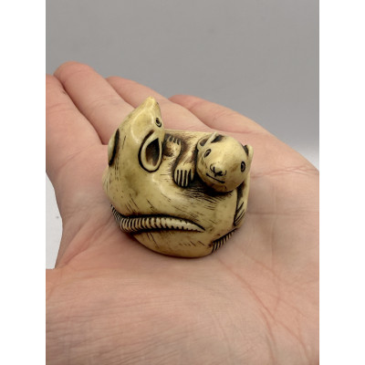 Нэцкэ «Две крысы» Япония, середина XX века