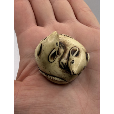 Нэцкэ «Две крысы» Япония, середина XX века