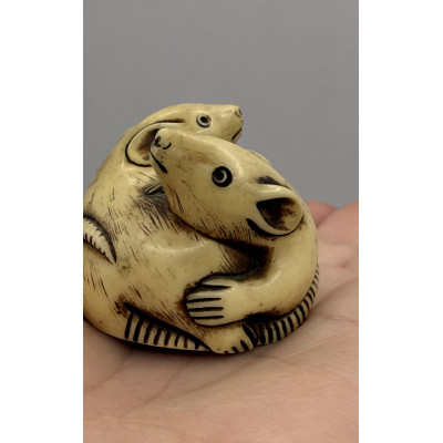 Нэцкэ «Две крысы» Япония, середина XX века