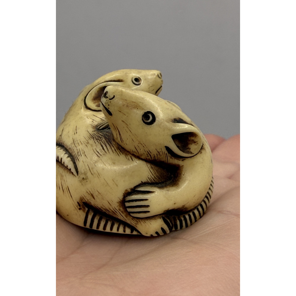 Нэцкэ «Две крысы» Япония, середина XX века