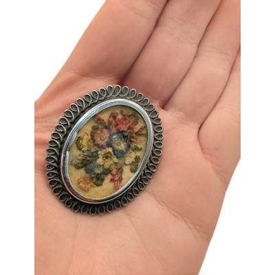 סיכת וינטג' "הרבריום" עם פרחים טבעיים מיובשים