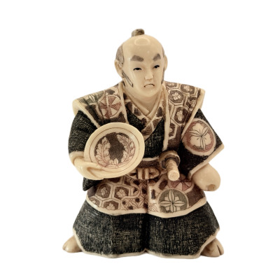 Японская резная фигурка Окимоно — Самурай