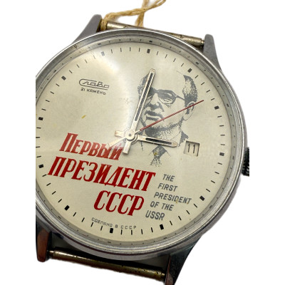 Механические часы посвященные первому президенту СССР  М.С Горбачеву.