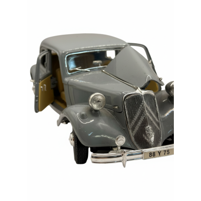 דגם רכב Maisto – Citroën 15CV 6 Cyl 1952 (קנה מידה 1:18)