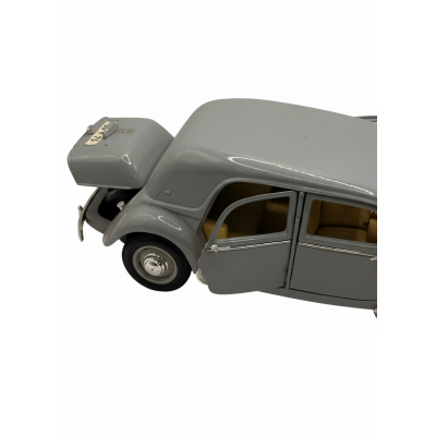 דגם רכב Maisto – Citroën 15CV 6 Cyl 1952 (קנה מידה 1:18)