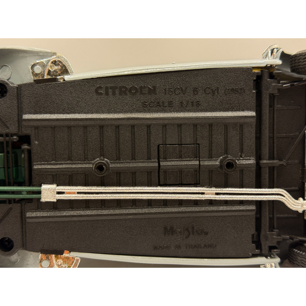 דגם רכב Maisto – Citroën 15CV 6 Cyl 1952 (קנה מידה 1:18)