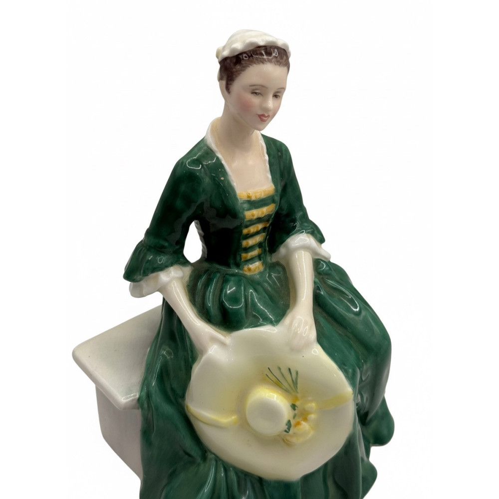 פסלון פורצלן Royal Doulton „A Lady from Williamsburg” HN 2228