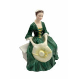 פסלון פורצלן Royal Doulton „A Lady from Williamsburg” HN 2228