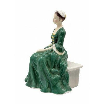 פסלון פורצלן Royal Doulton „A Lady from Williamsburg” HN 2228