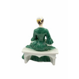 פסלון פורצלן Royal Doulton „A Lady from Williamsburg” HN 2228