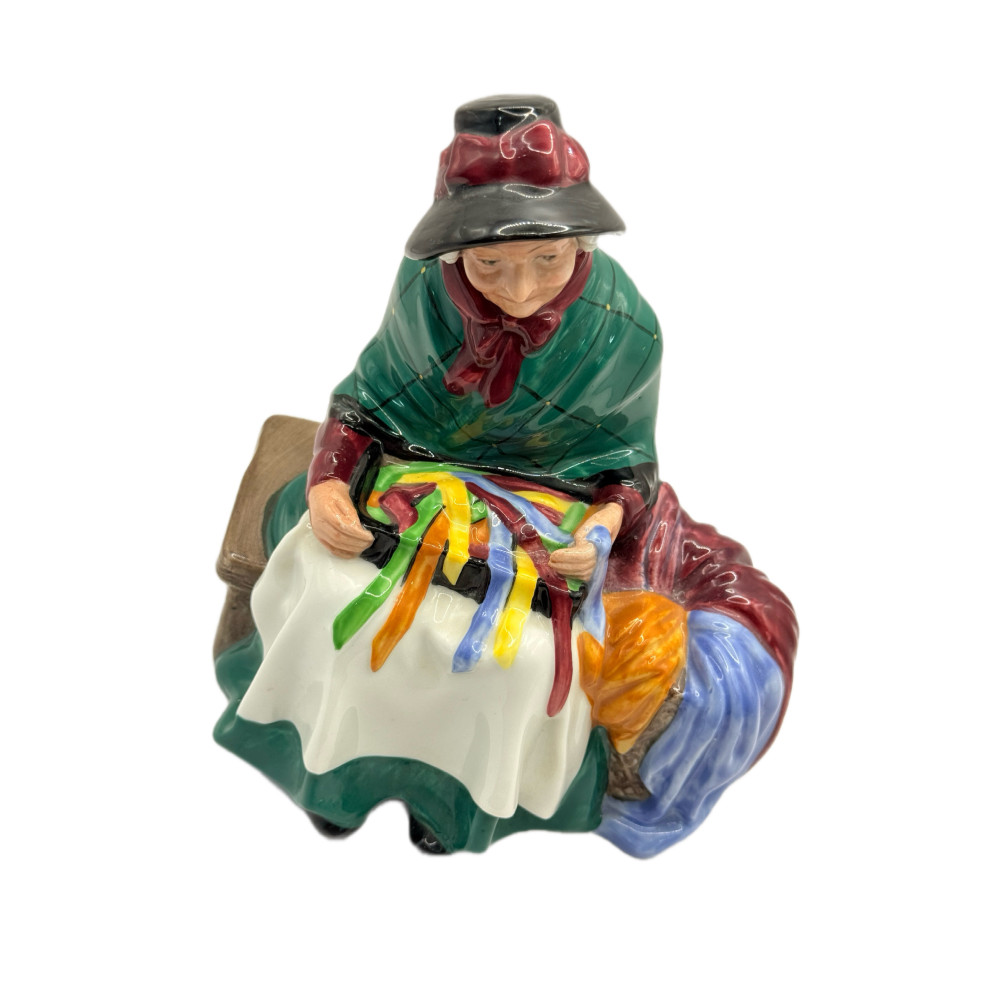 פסלון פורצלן Royal Doulton „Silks and Ribbons” HN 2017